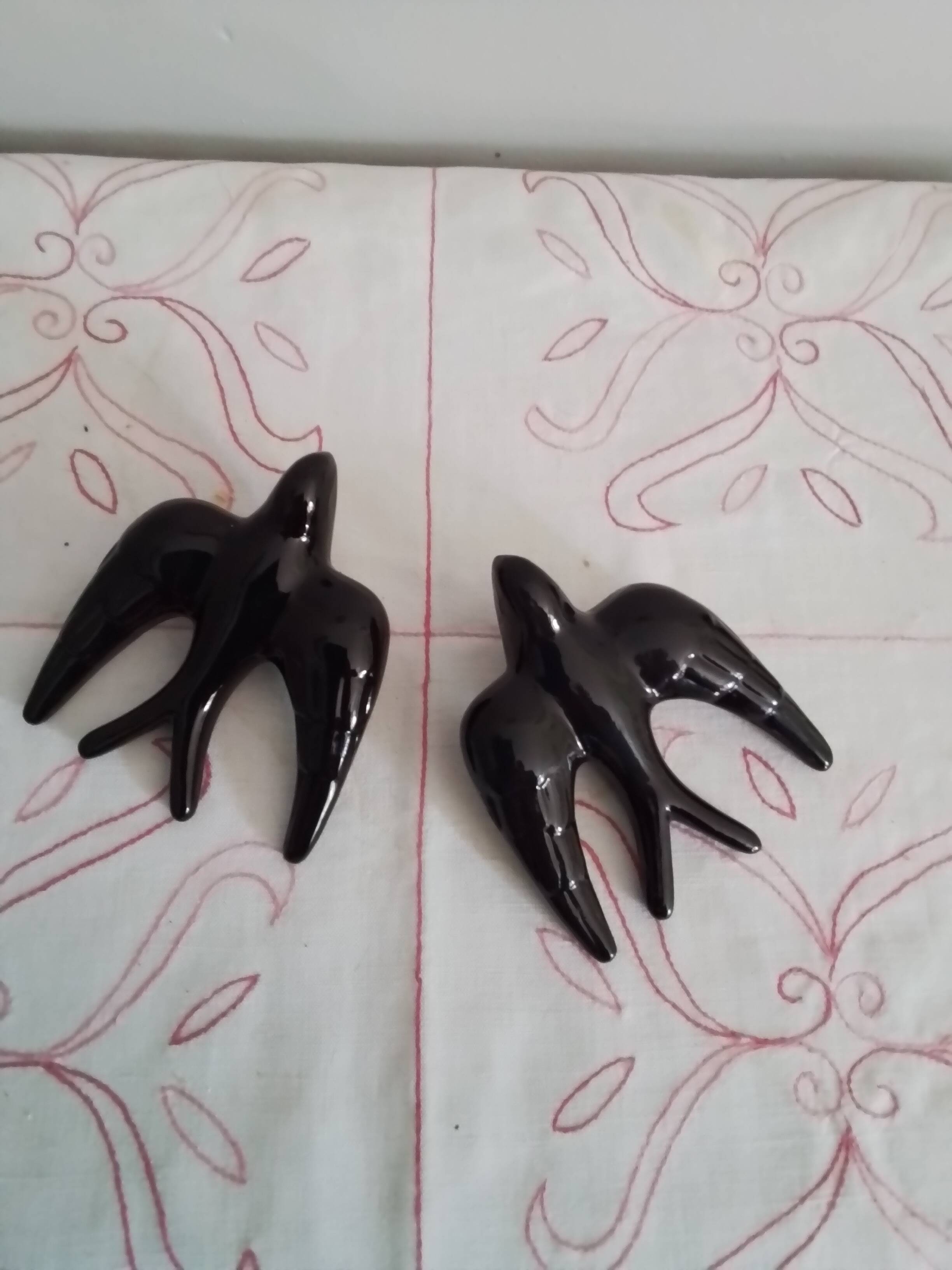 Set of two ceramic swallows