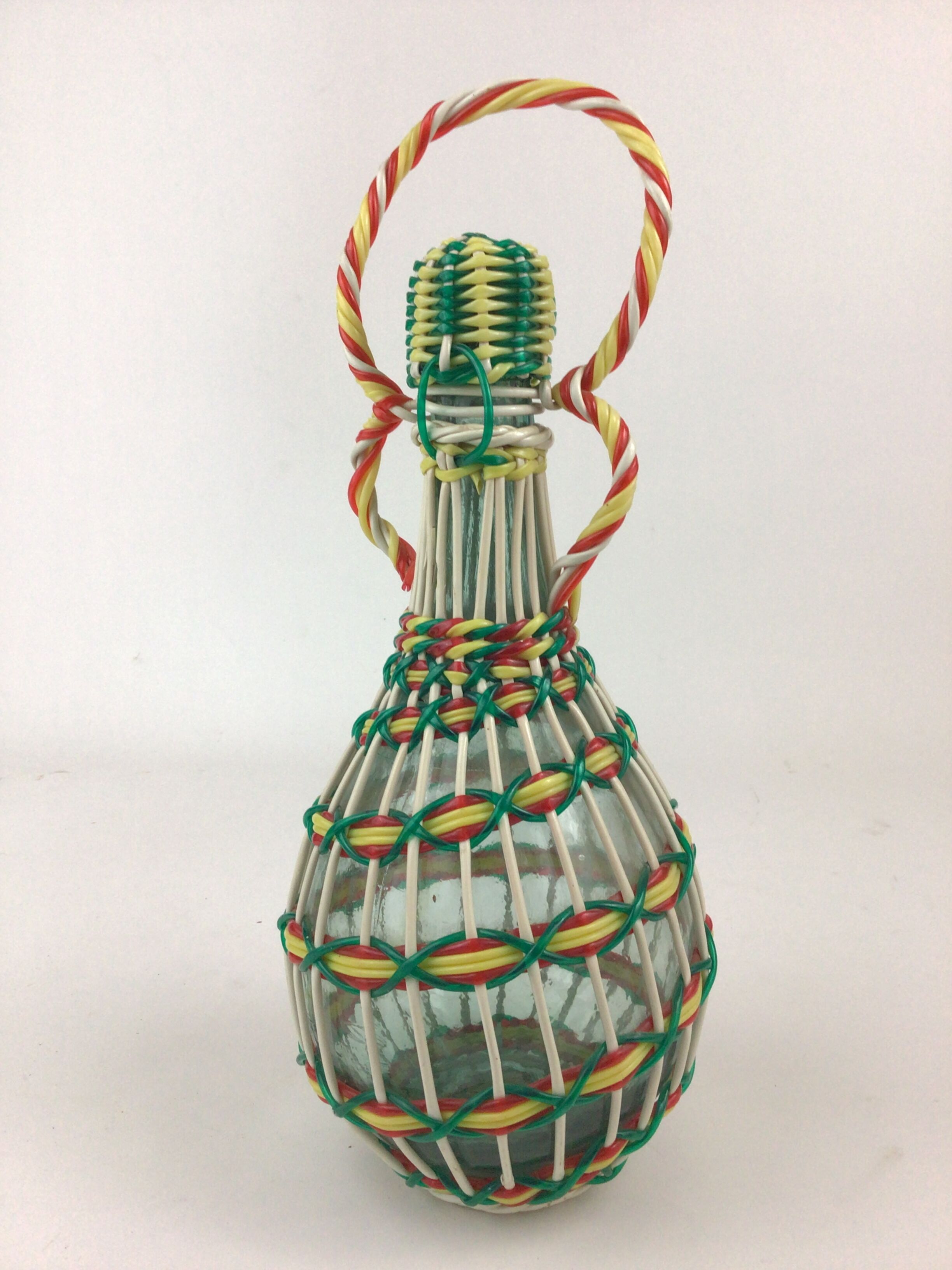 Scoubidou glass bottle
