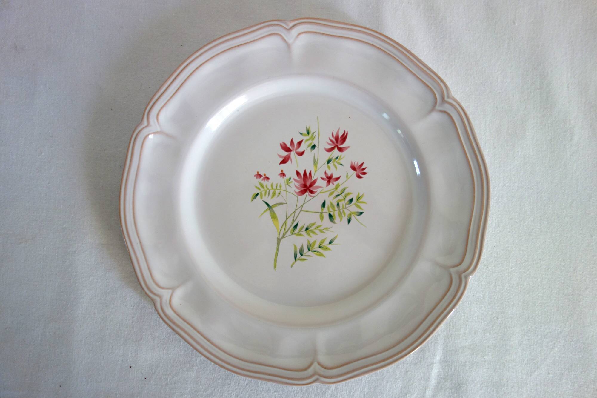 8 large flat plates Pierre Motton for Gien circa 1930