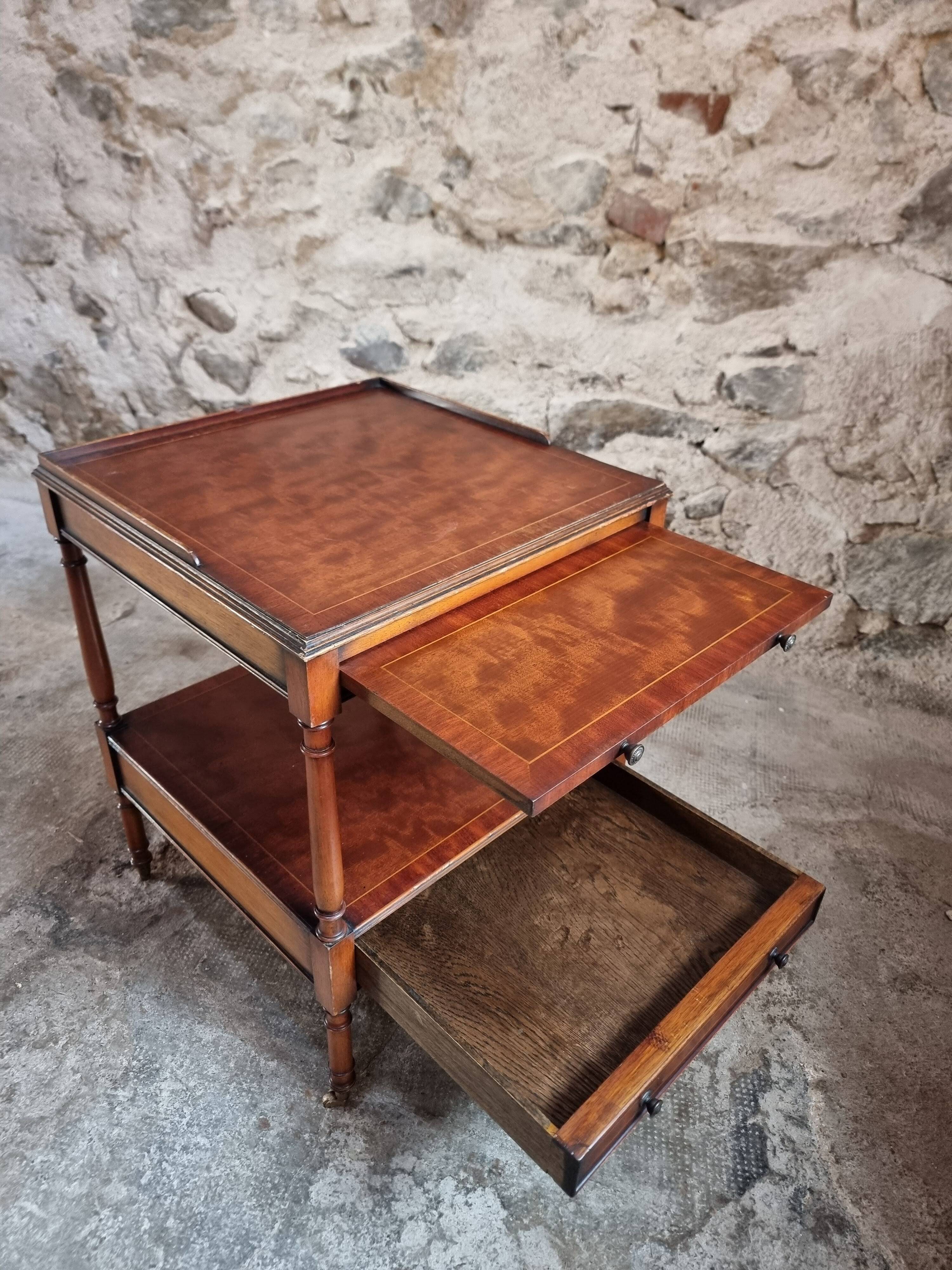 Table d’appoint vintage en acajou – France, années 50/60
