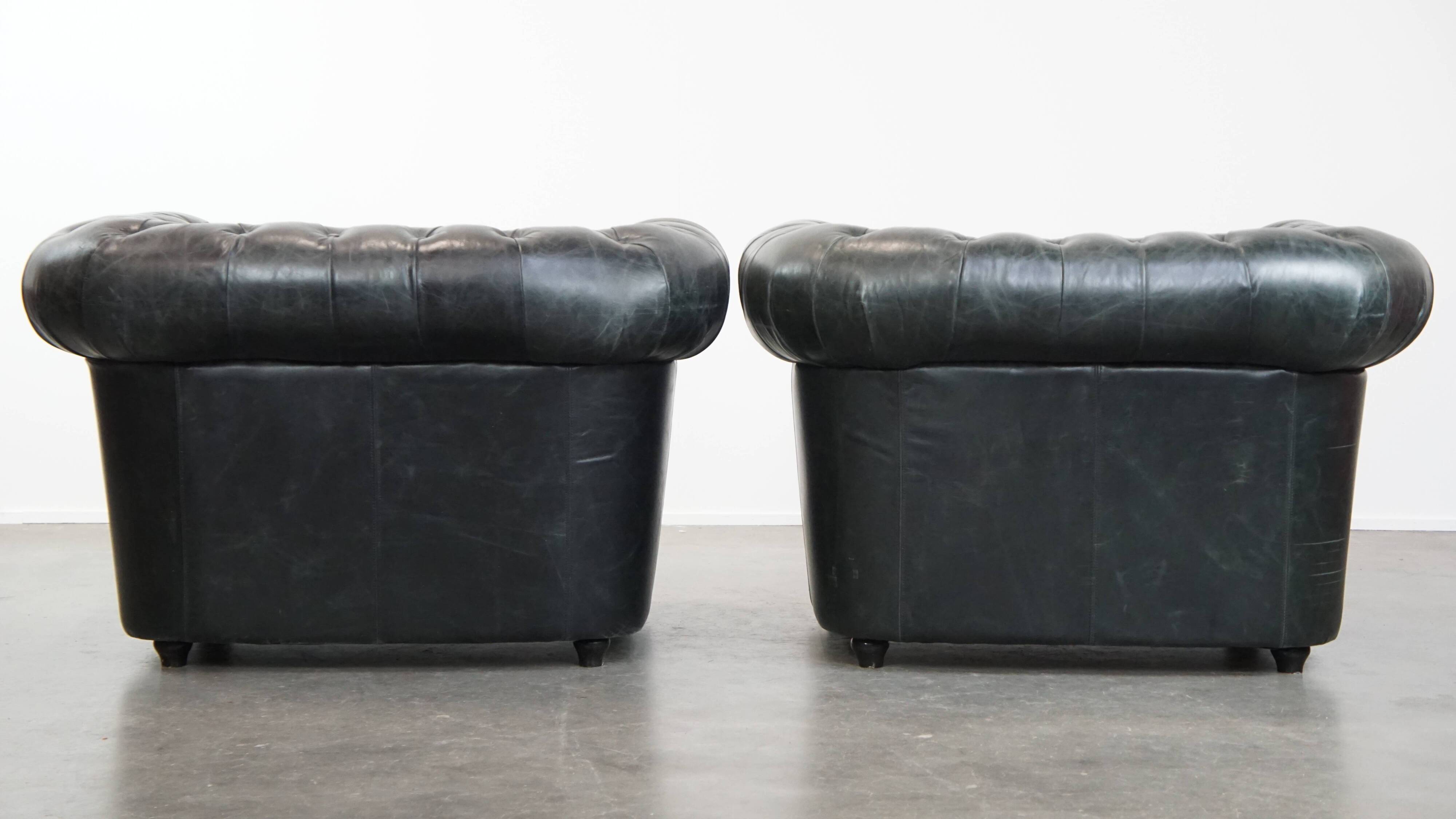 Set of 2 black Chesterfield armchairs in grained cowhide leather