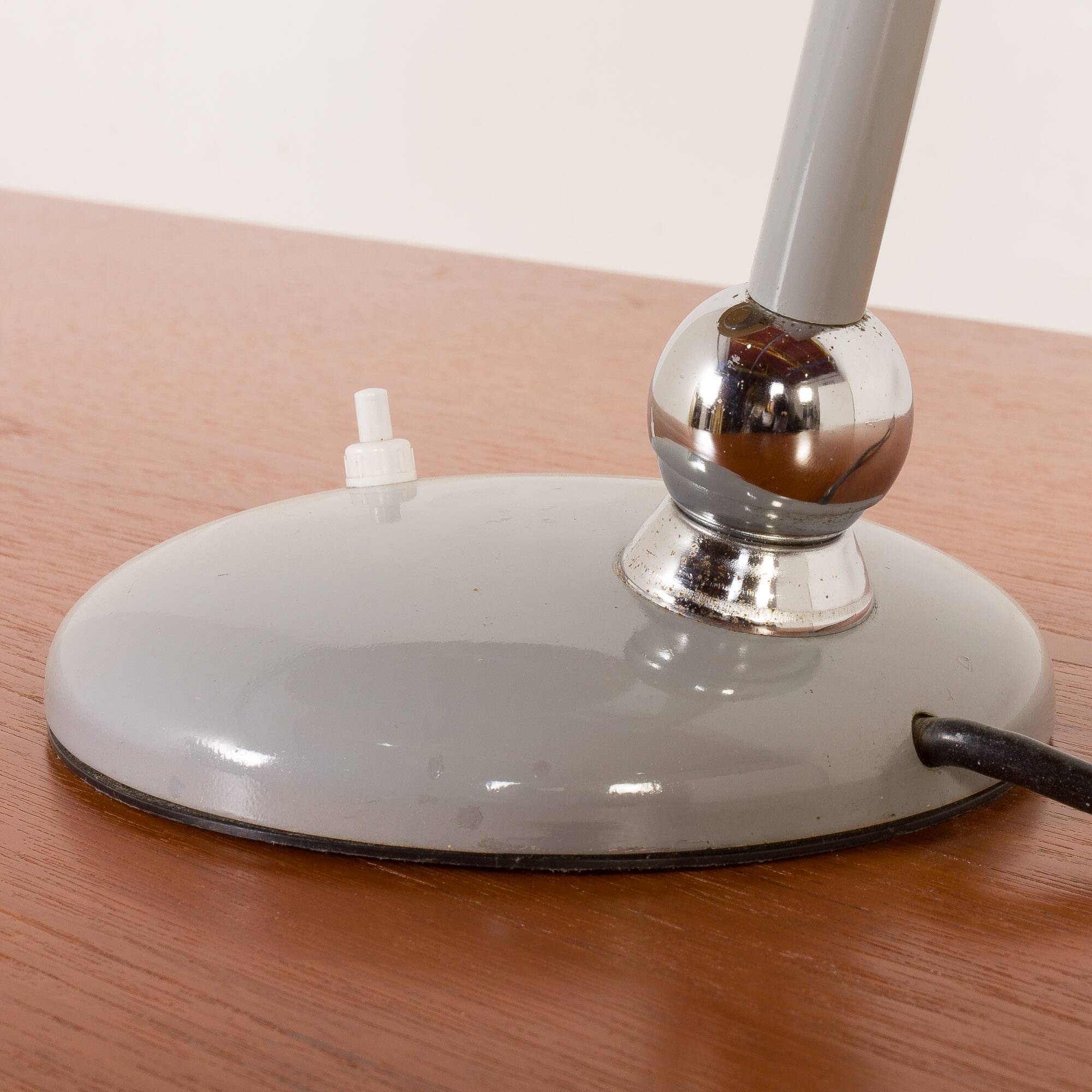 Italian mid-century desk lamp attributed to Stilnovo, 1960s