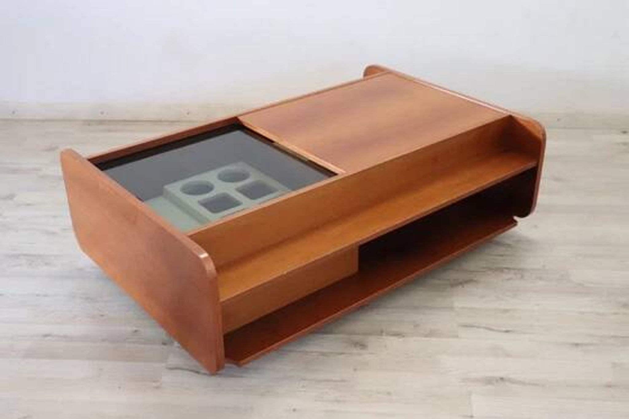 Table basse avec compartiment bar, Italie années 1970
