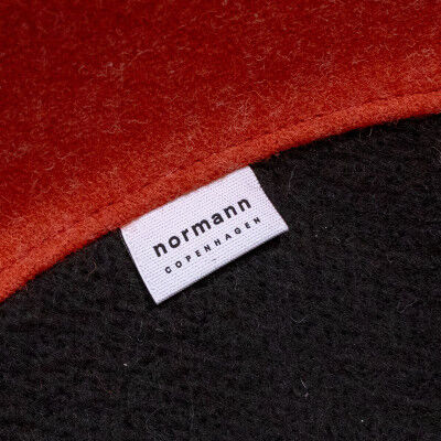 Fauteuil lounge Hyg Lounge rouge Normann Copenhagen