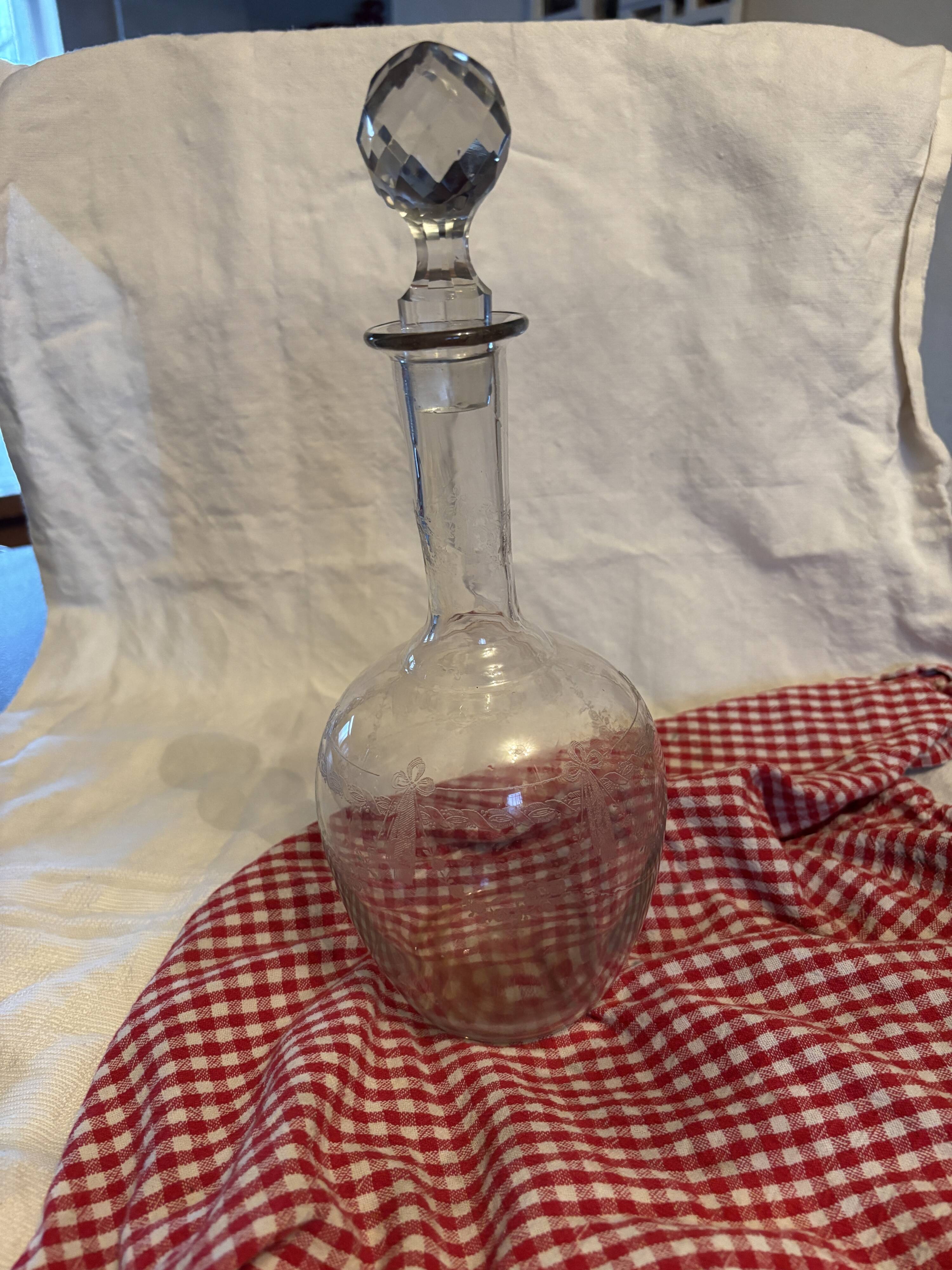 Antique engraved crystal carafe – floral decoration – matching Saint-Louis