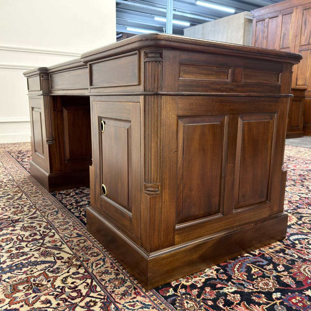 Classic English Desk Green Leather Inlay