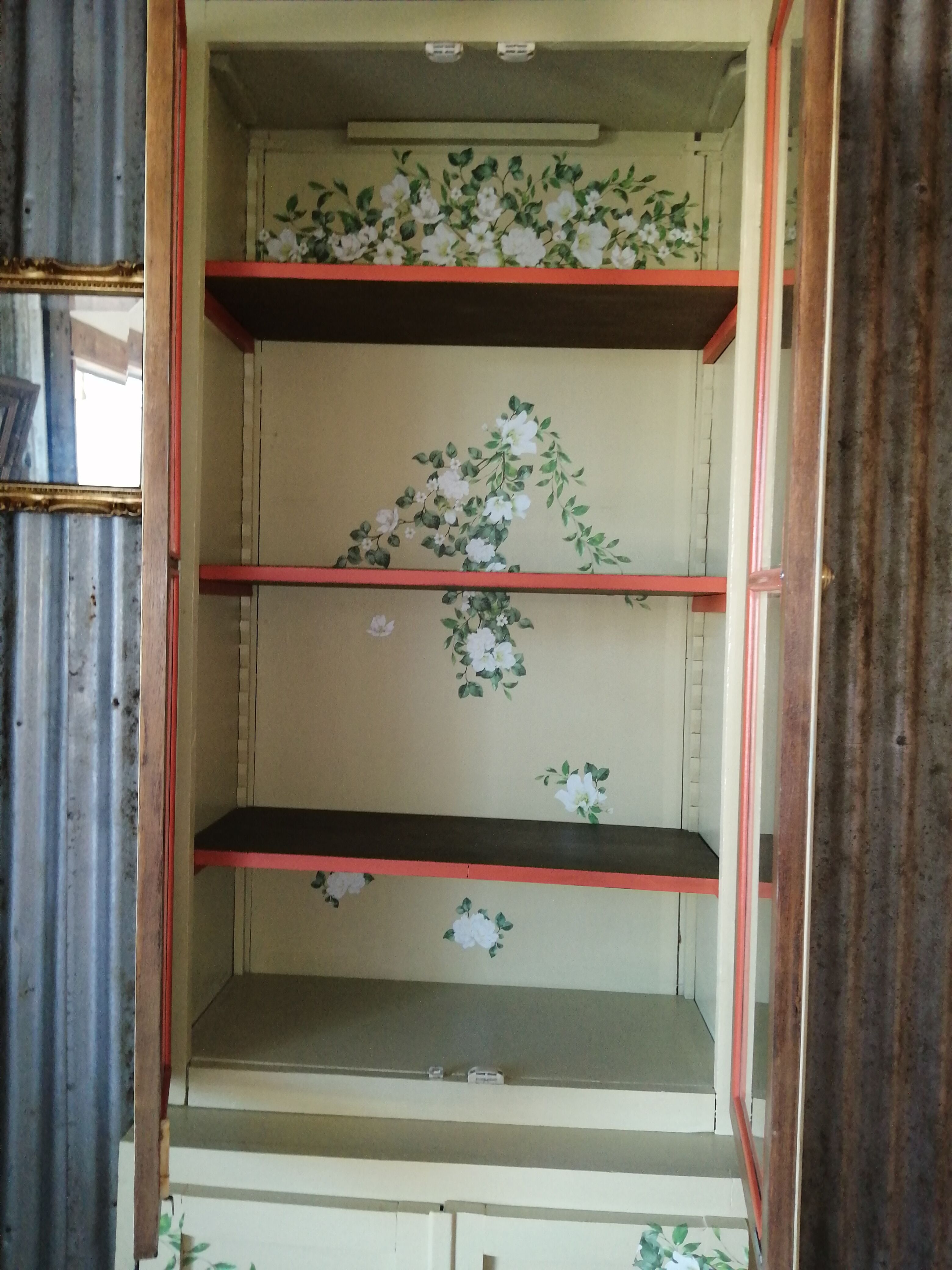 The "Fleur" showcase buffet