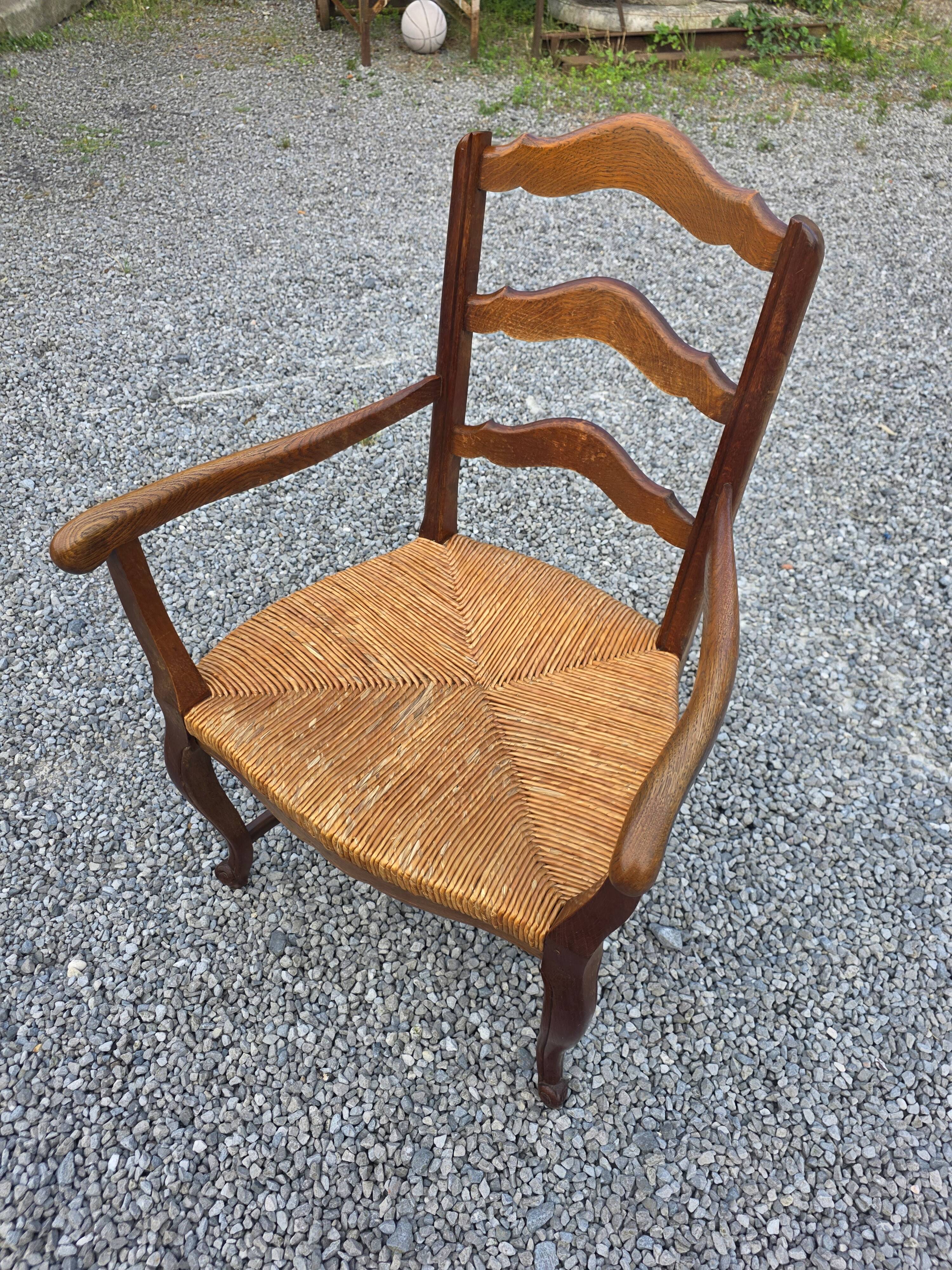 Fauteuil en chêne style Louis XV