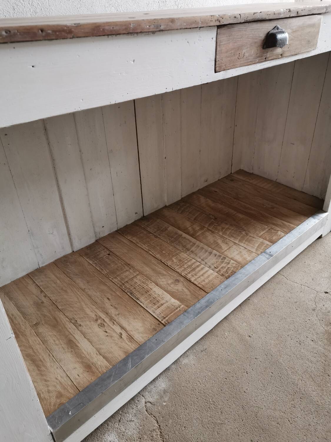 Kitchen Counter / Island