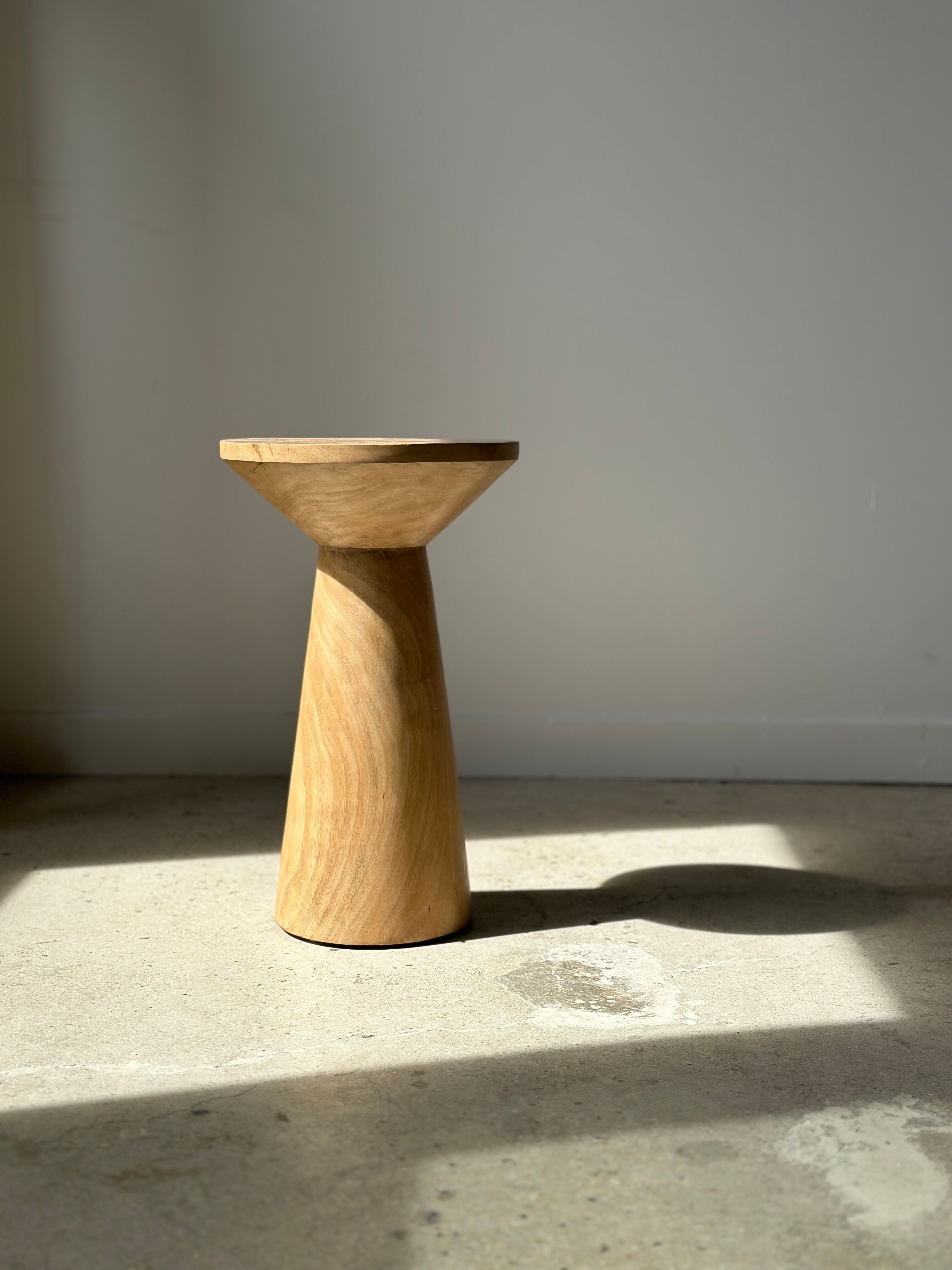Side table, end of sofa in natural mango monoxyl conical tray H:50cm