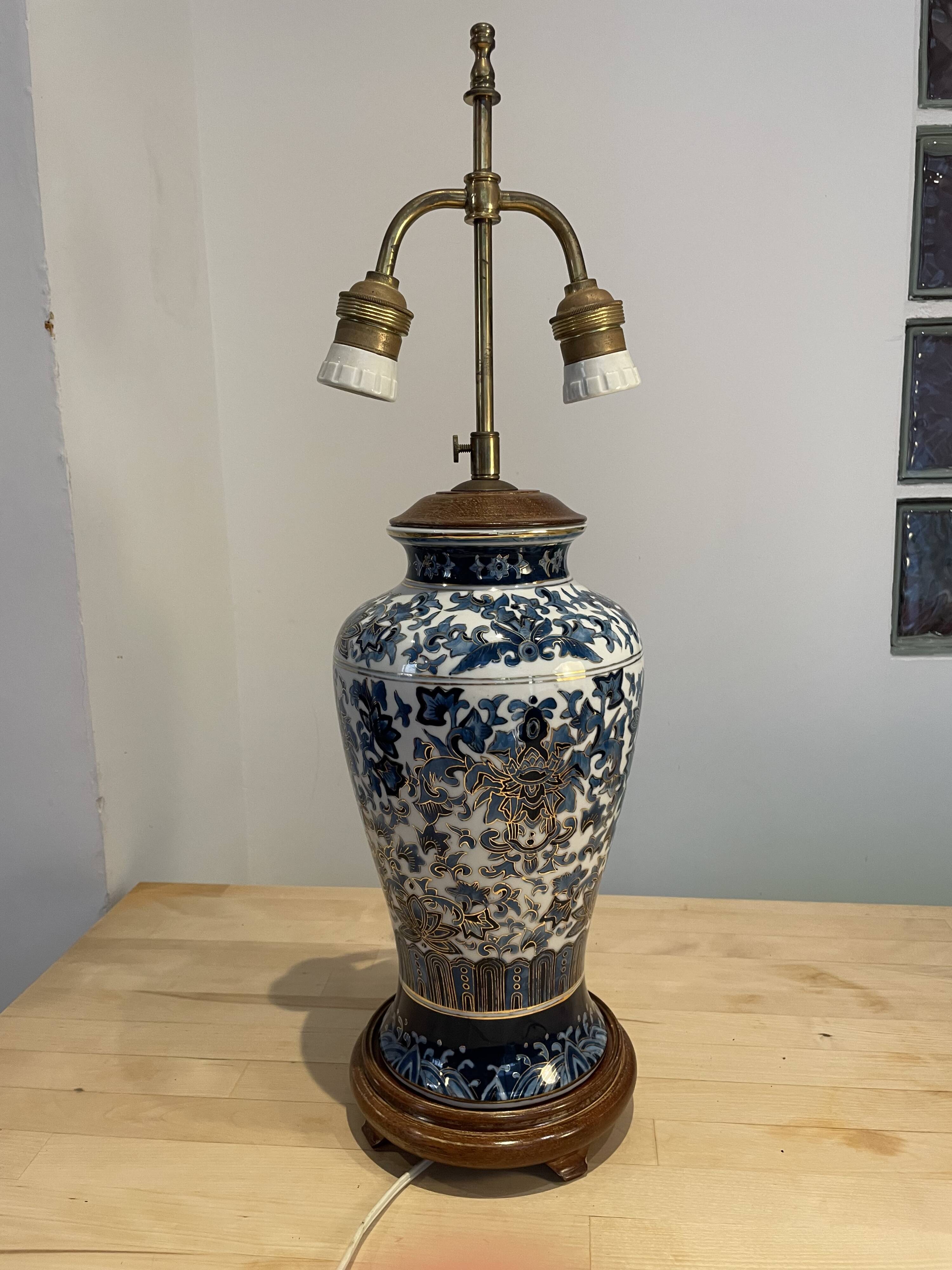 Chinese porcelain table lamp