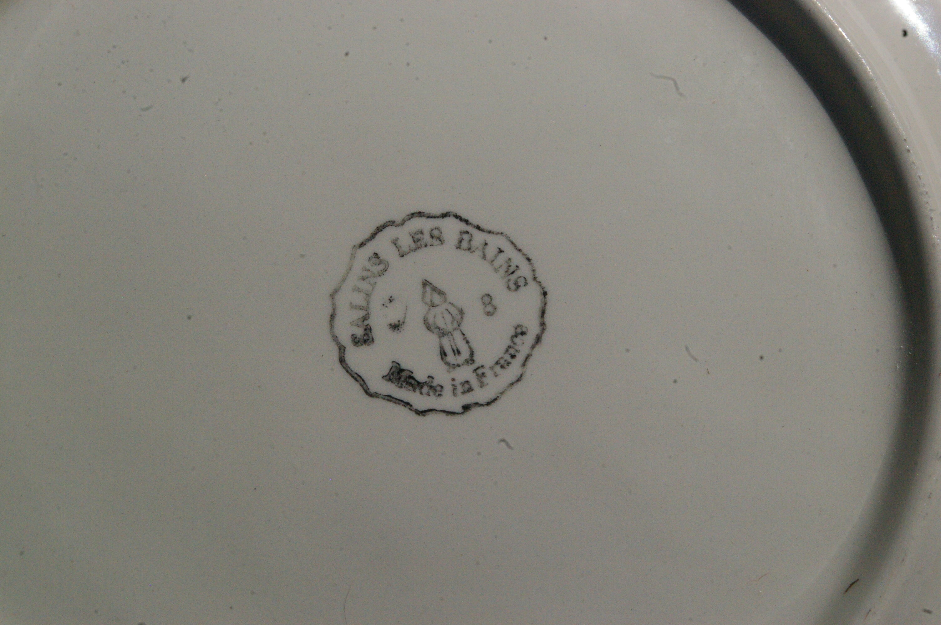 Vintage dish in Salins Slurry decorated with fruit