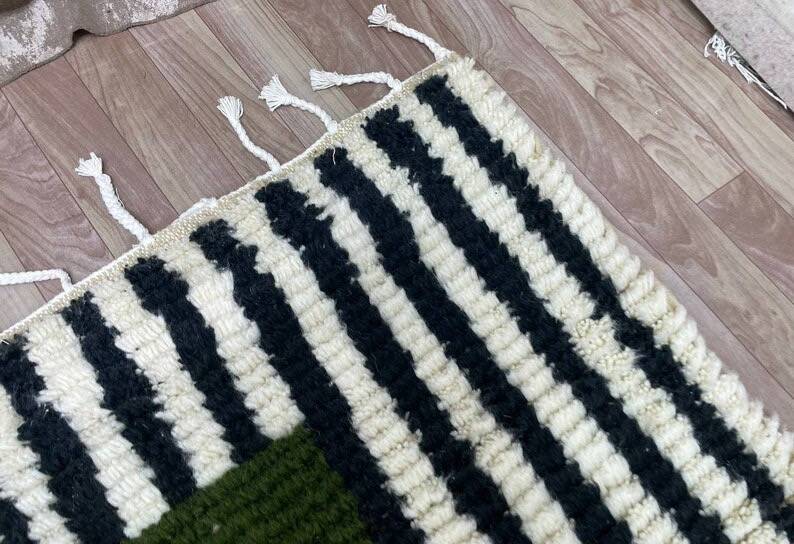 Pure wool rug with colourful patterns, size 1.5/2.6 m.