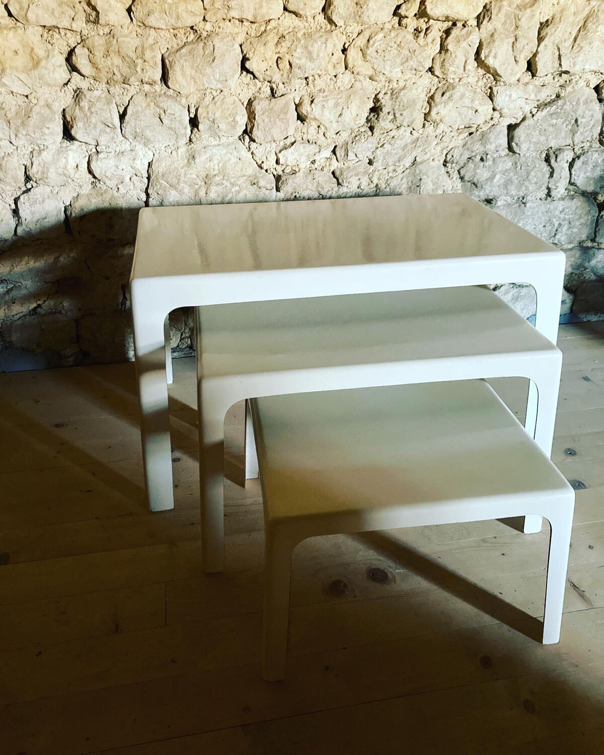 Kohtska nesting tables