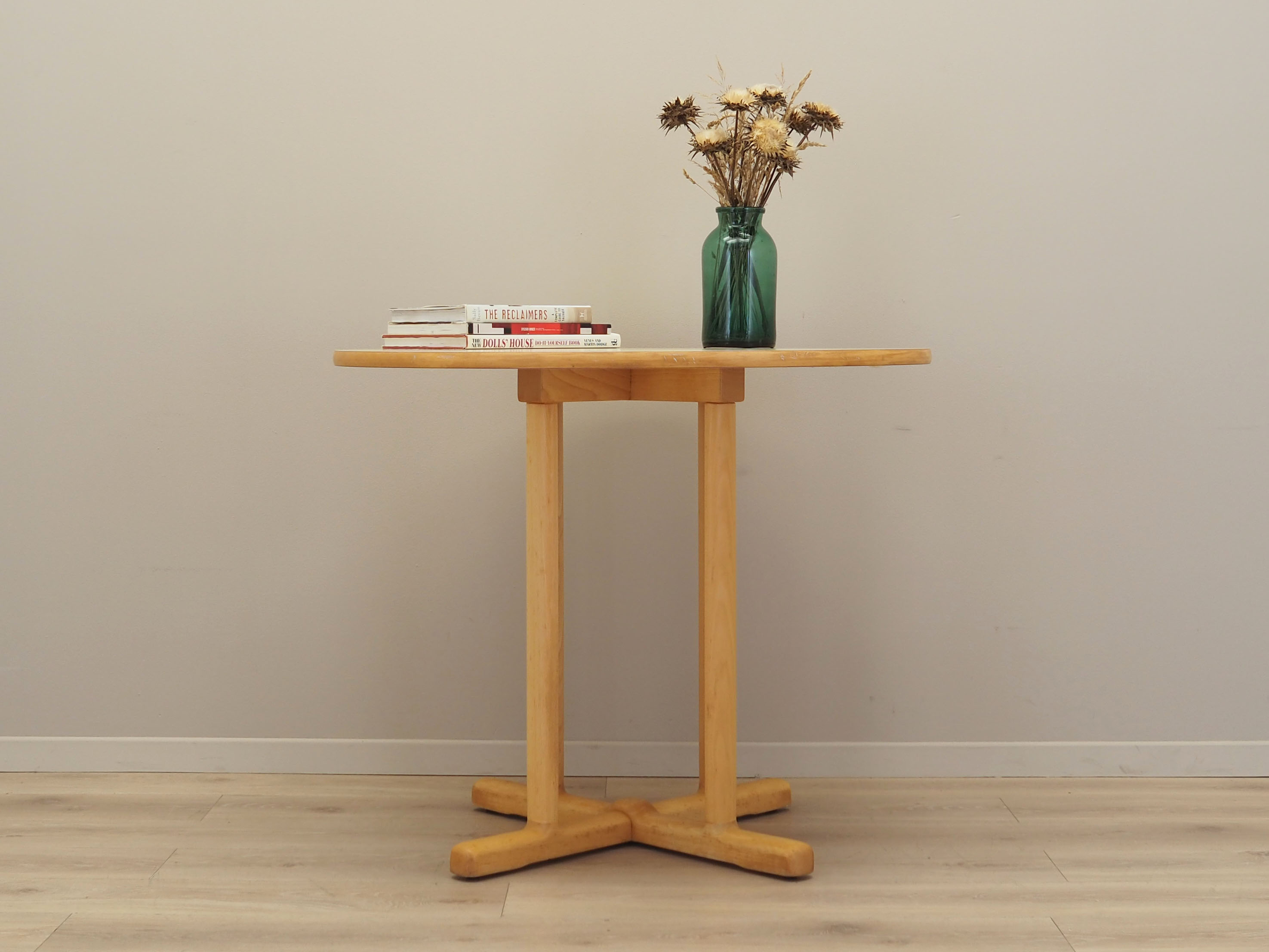 Table ronde en hêtre, design danois, années 1990, production: Danemark