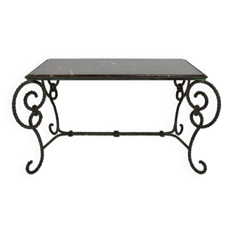 Table basse en fer forgé patiné et marbre noir, circa 1940