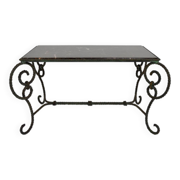 Table basse en fer forgé patiné et marbre noir, circa 1940