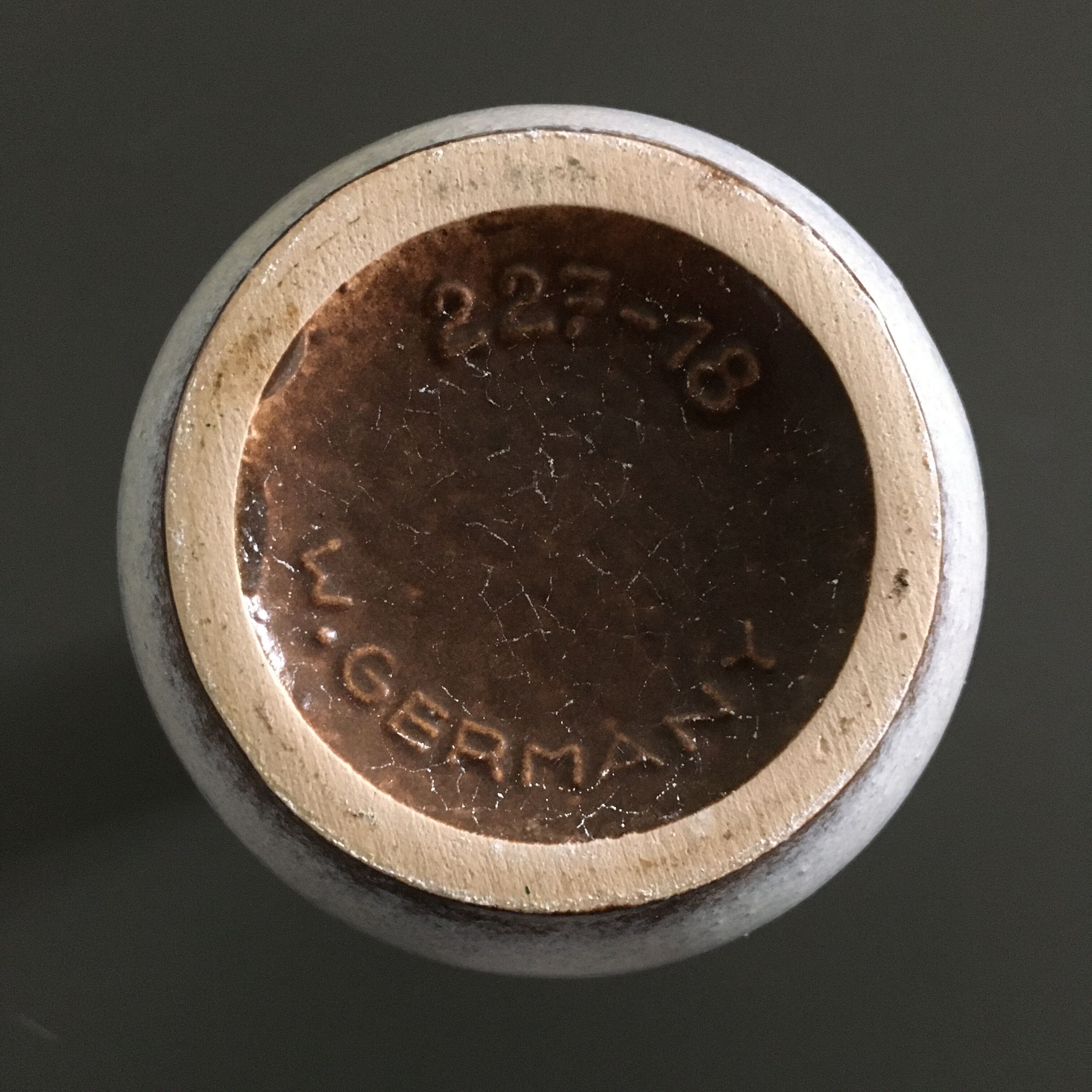 Vase en grès beige