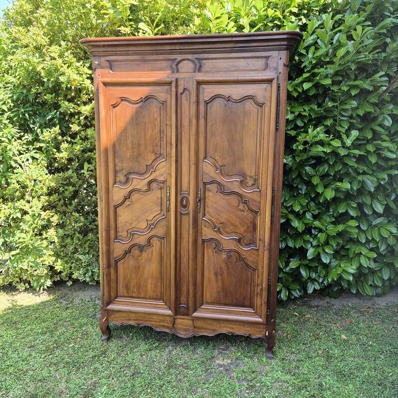 Louis XV wardrobe in blonde walnut from the 19th century, antique.