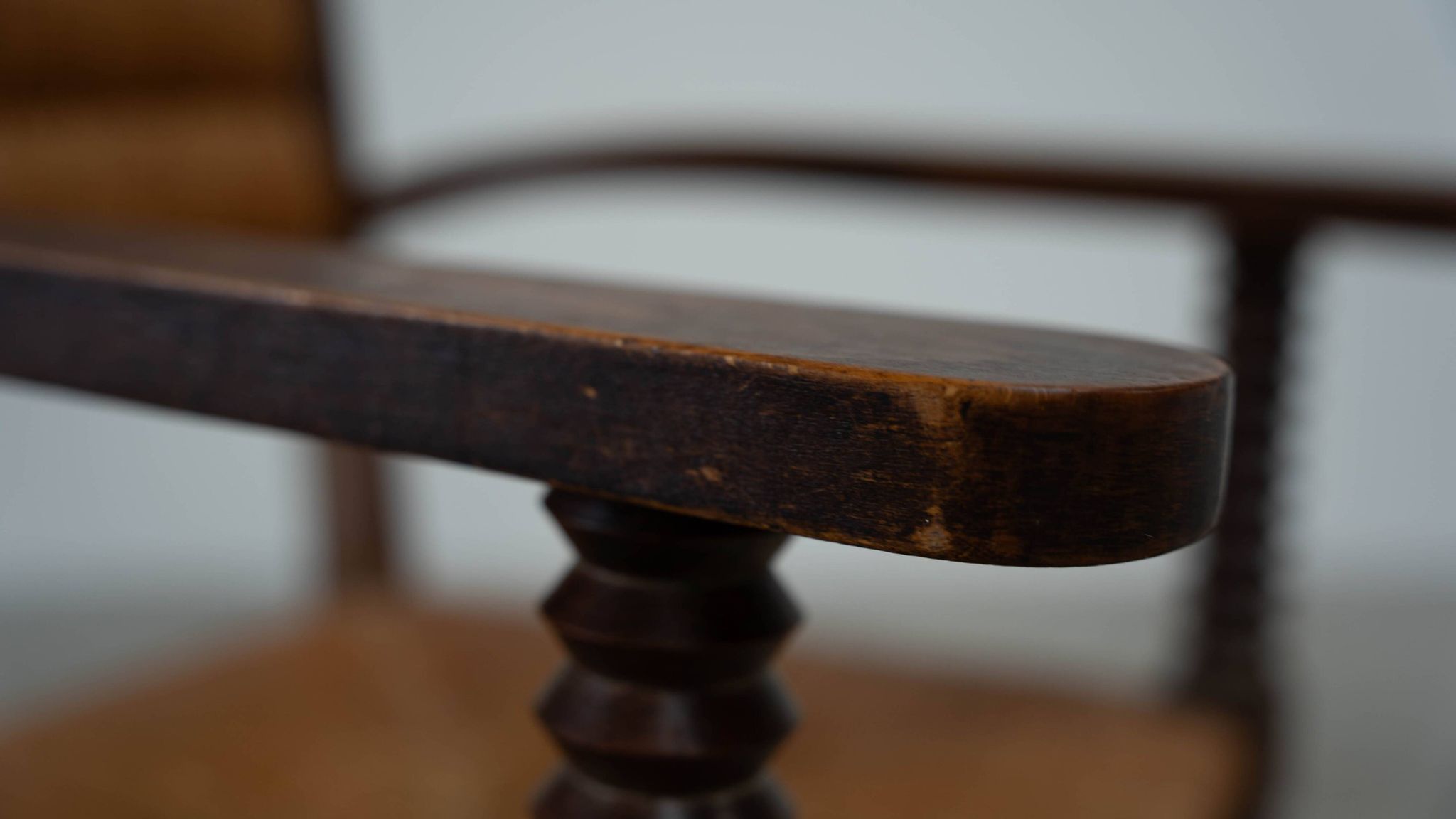 2 fauteuils dans le style de Charles Dudouyt