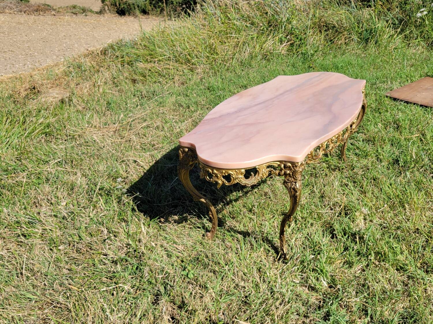 Louis XV coffee table in pink marble