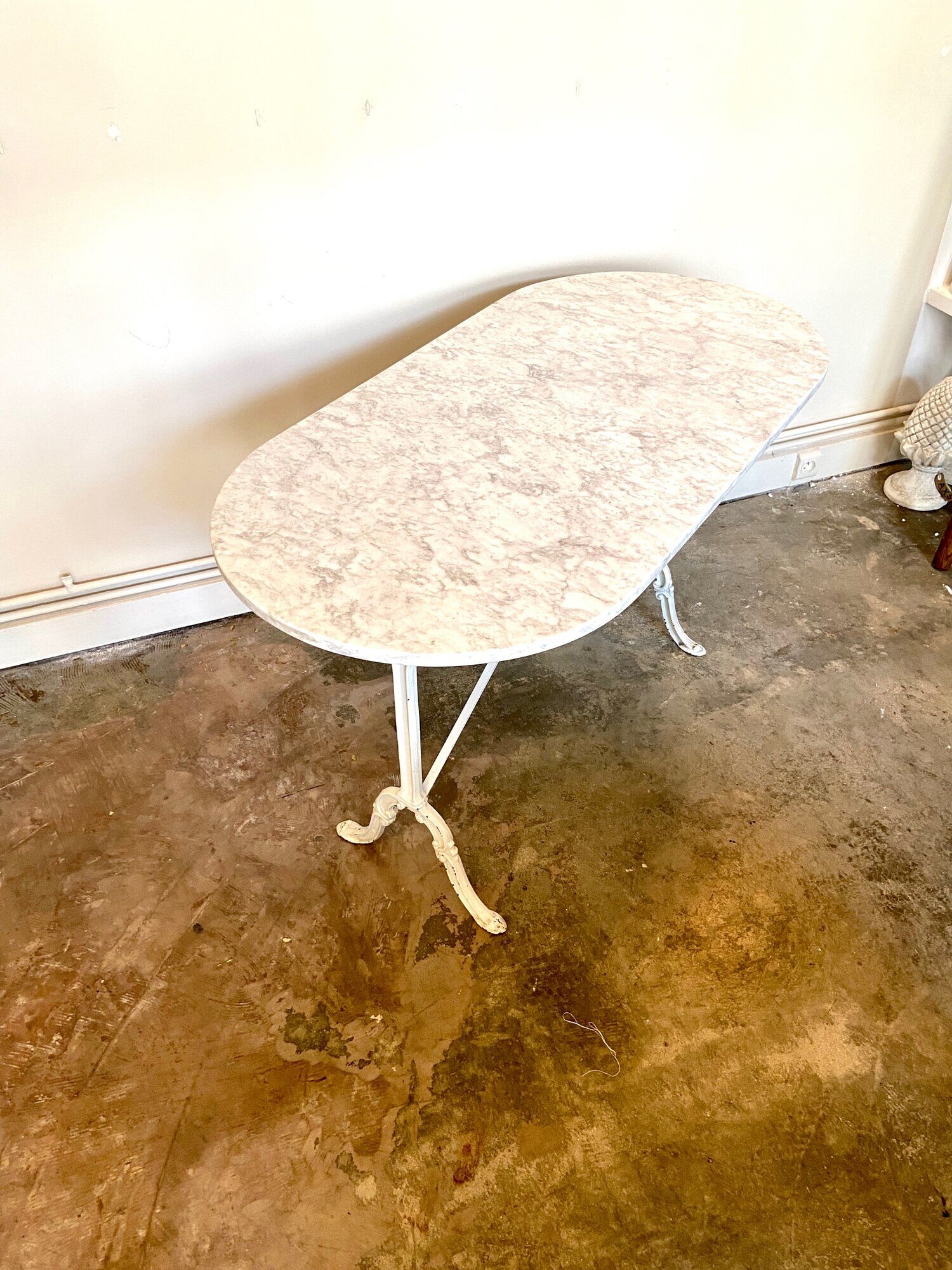 Bistro table in grey marble and white ☐ cast iron 120 x 60 cm