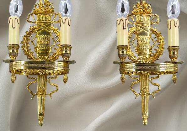 Paire Appliques en Bronze Doré, Style Directoire, Deux lumières
