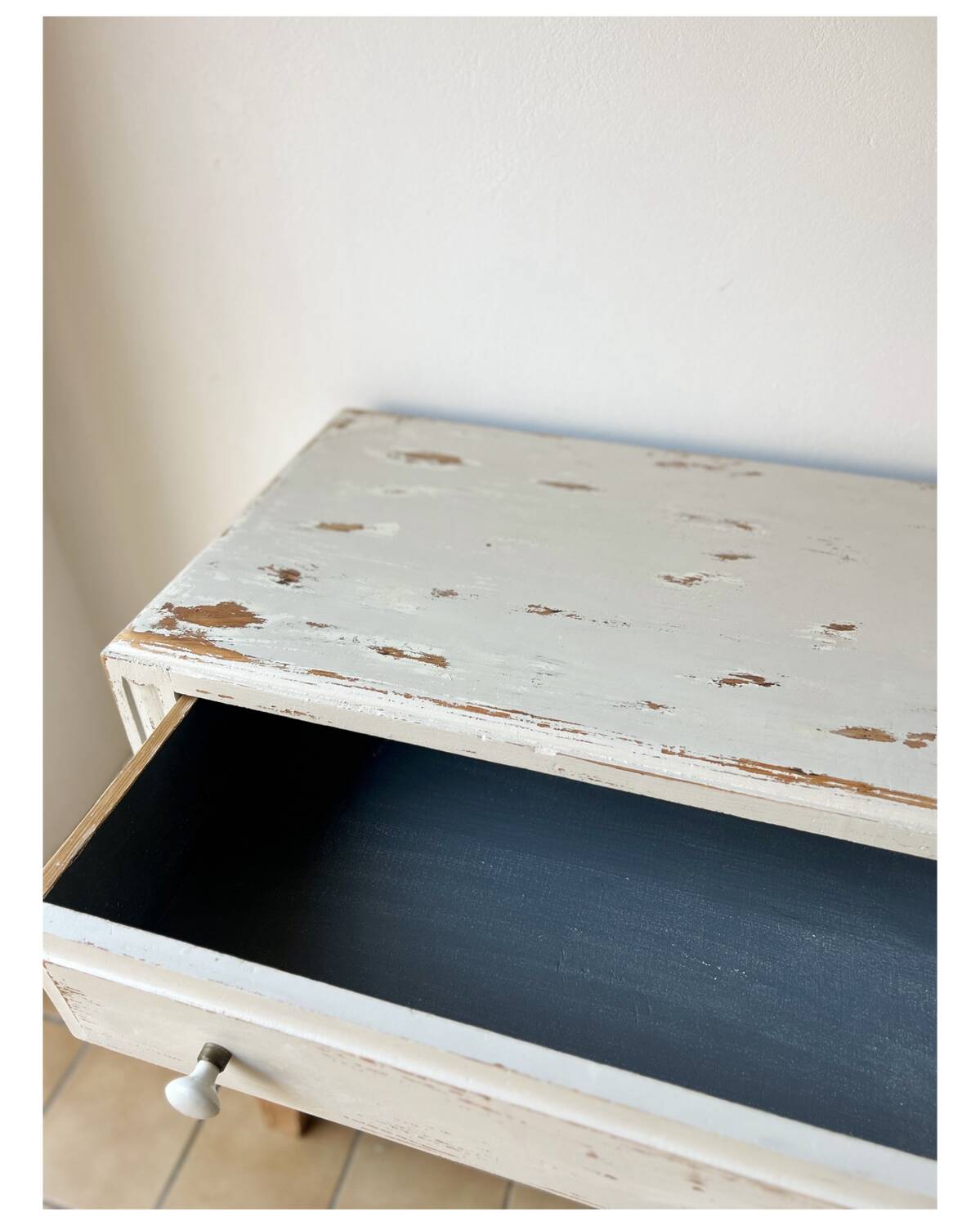 Vintage chest of drawers