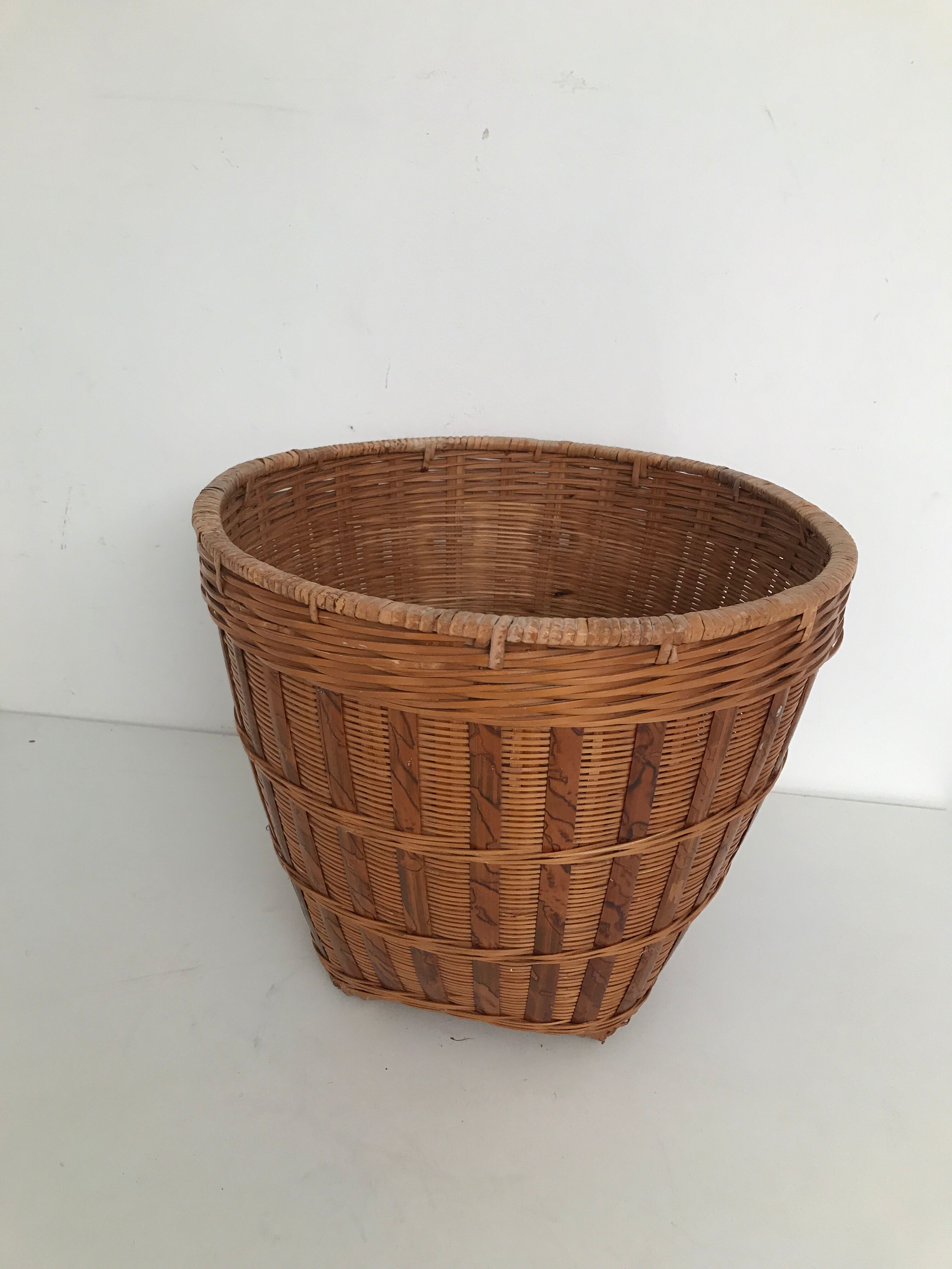 Panier de linge en rotin osier rond vintage