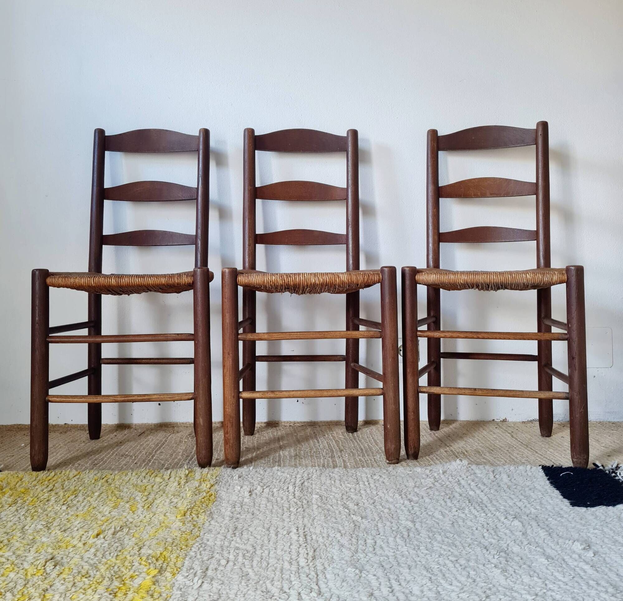 Set of 3 wooden and straw chairs - brutalist look