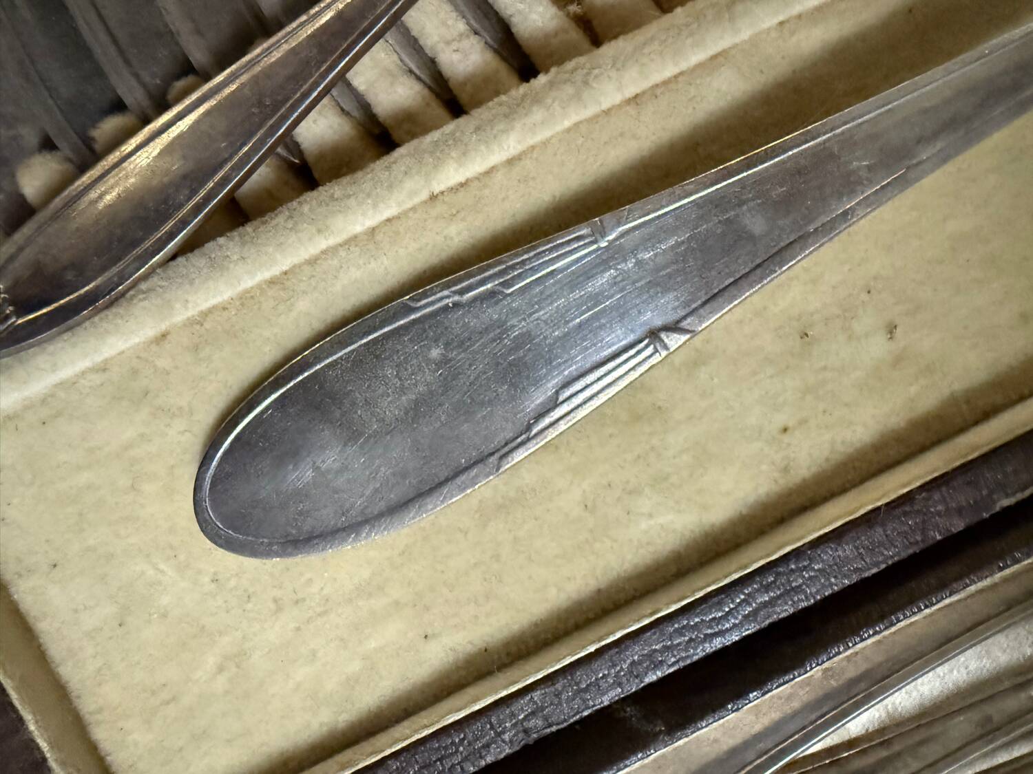 67-piece cutlery set