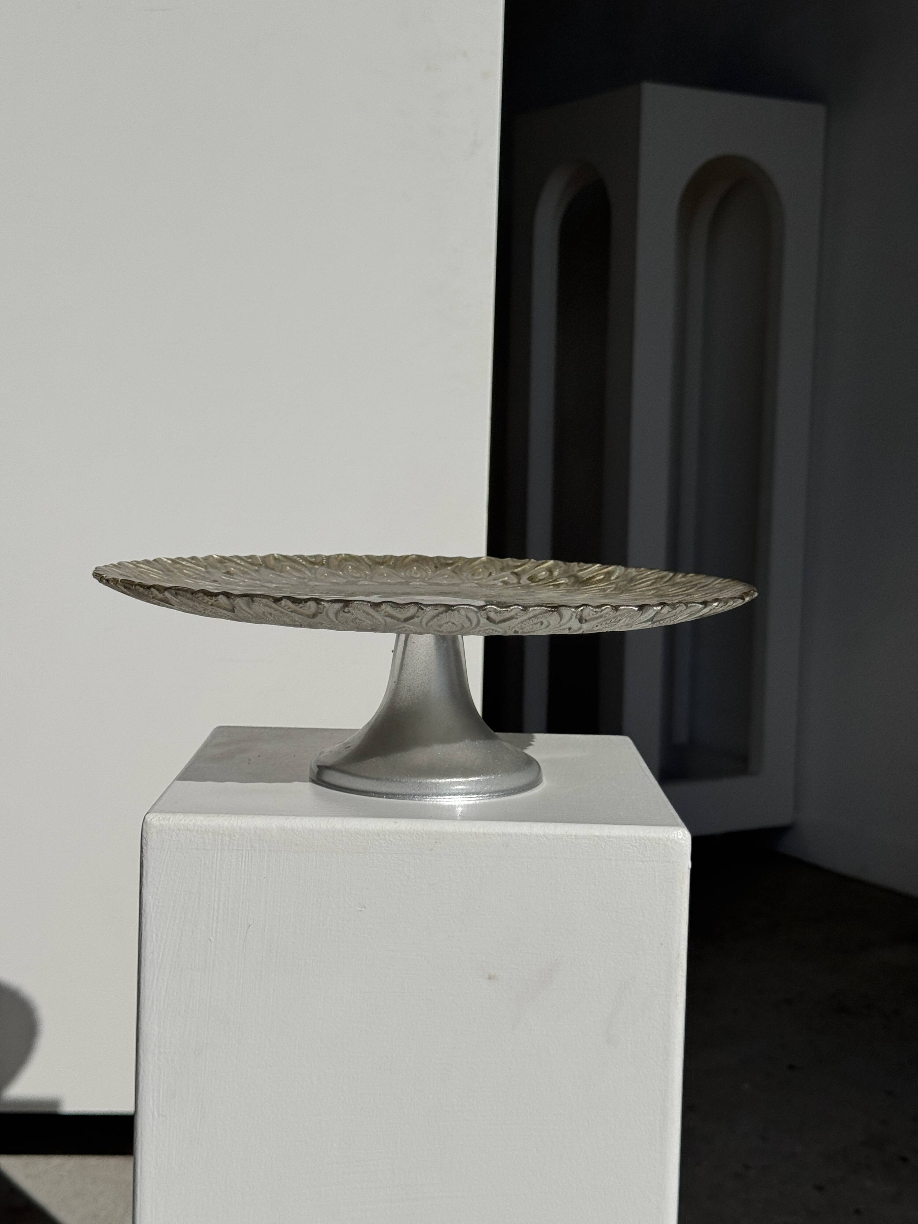 Cake stand on pedestal in glass with peacock feather effect D33 H10
