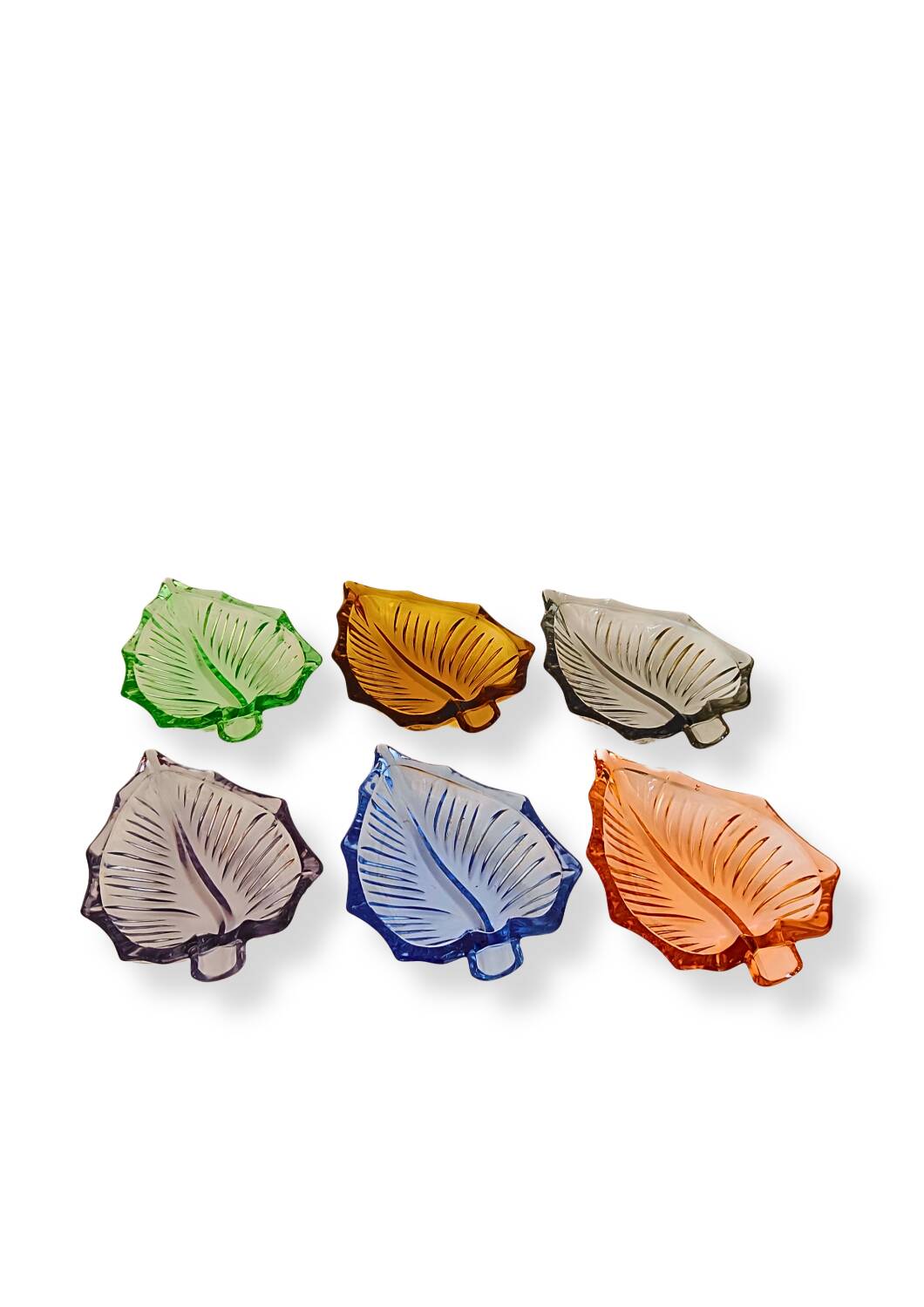 6 assiettes en forme de feuille en verre pressé Arlequin, milieu XXème