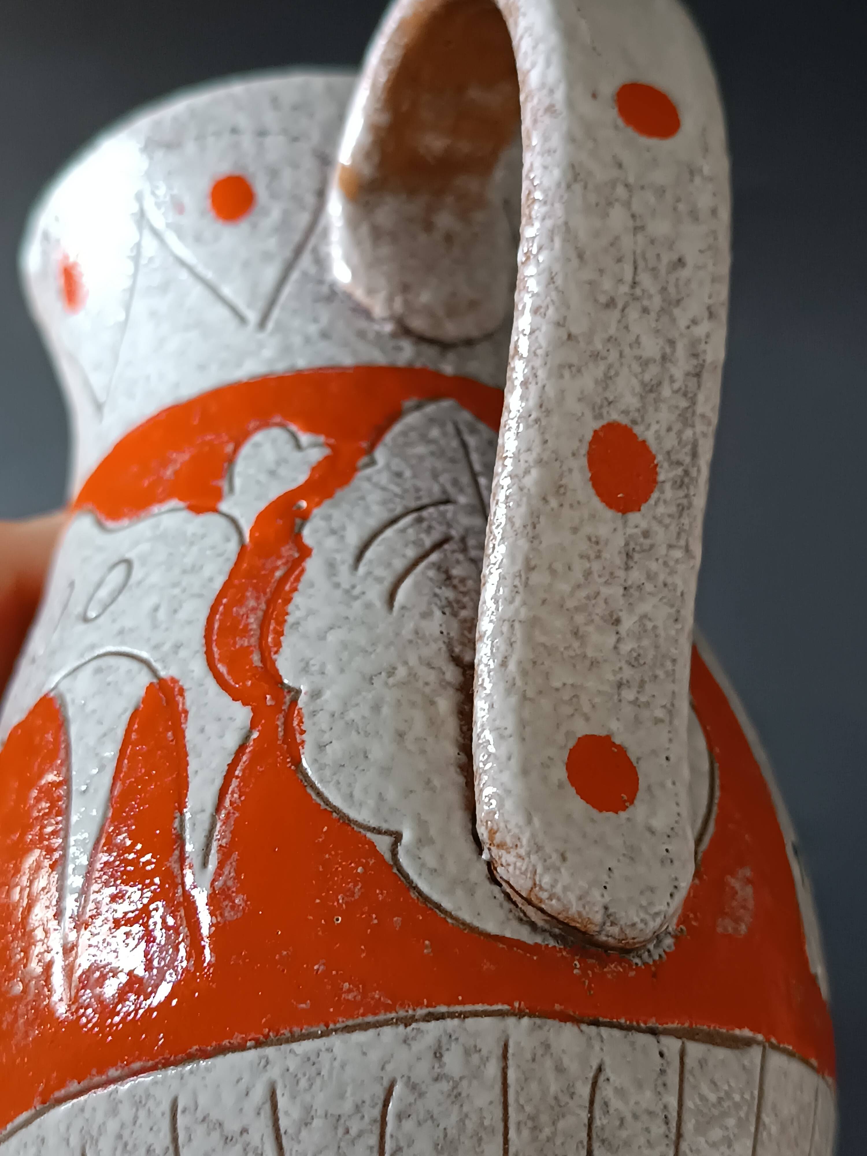 Vase pichet en sgraffito Fratelli Fanciullacci Italie décor cerfs vintage