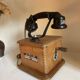 Téléphone en bois vintage années 60