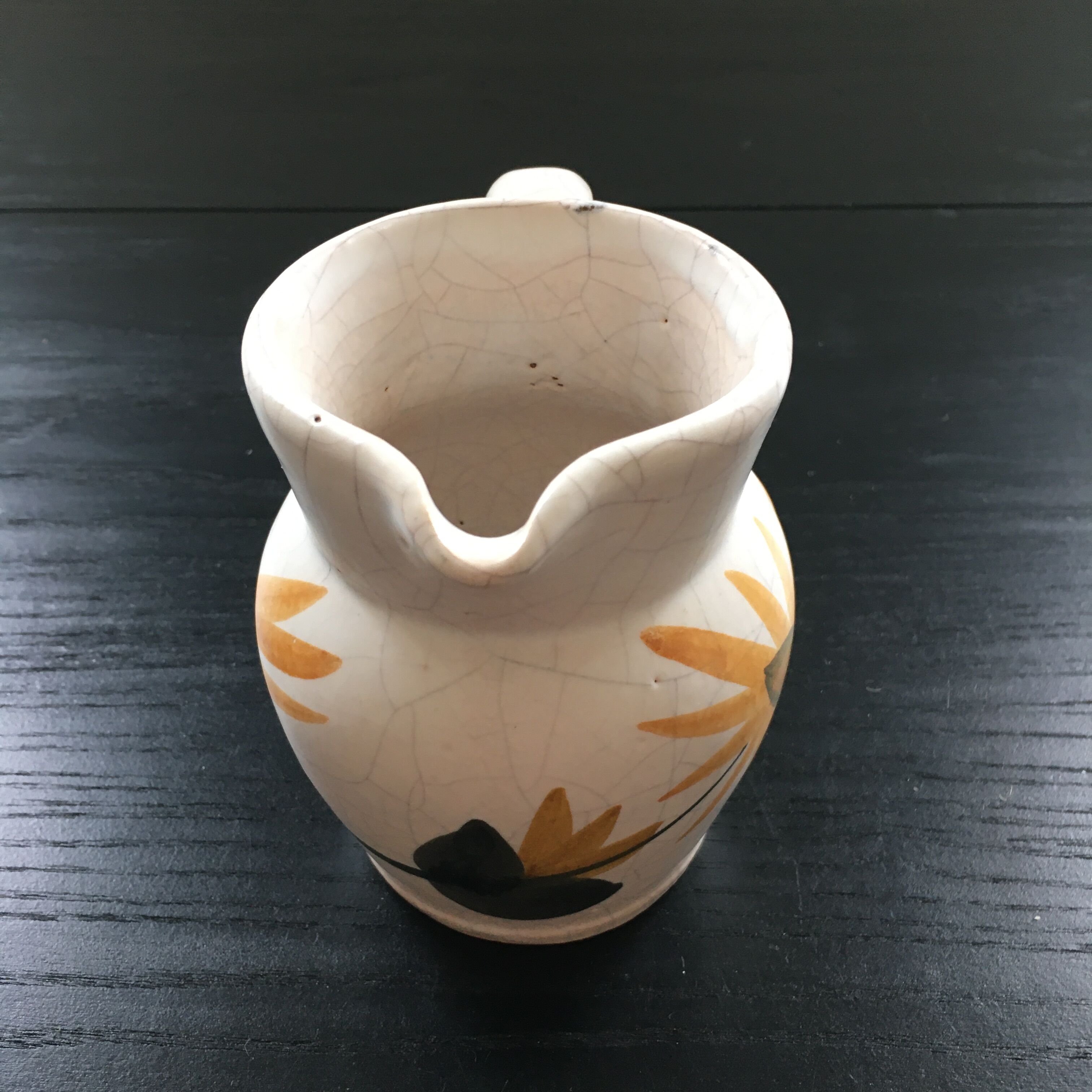 Set plate and jug with floral decoration.