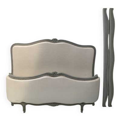 Lit corbeille de style Louis XV en hetre patiné XX siècle