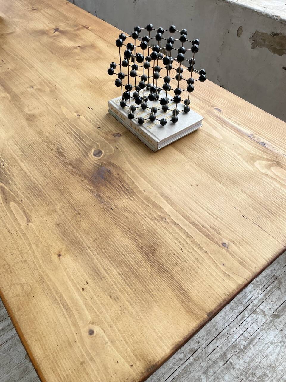 Farmhouse table with spindle legs 2.50m