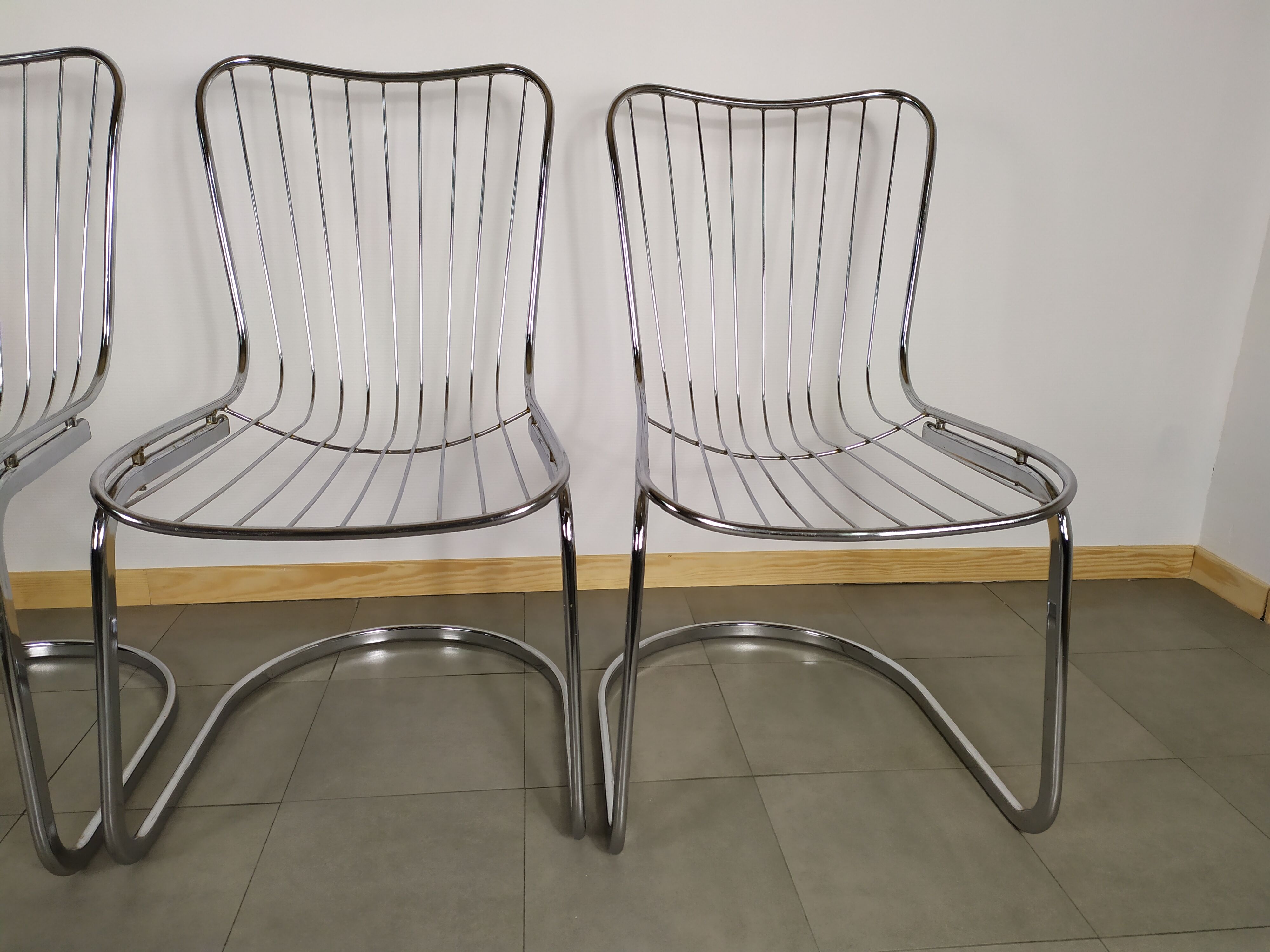 Lot de 4 chaise design en métal chromé années 70