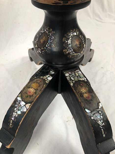 Blackened wooden planter decorated with flowers in medallions and mother-of-pearl burgauty, Napoleon III