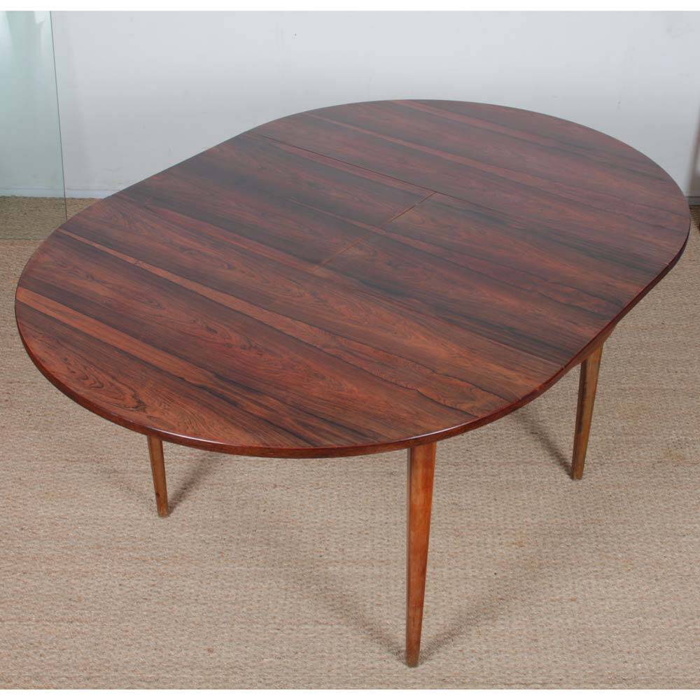 Round extendable dining table in rosewood, Rio, 1960.