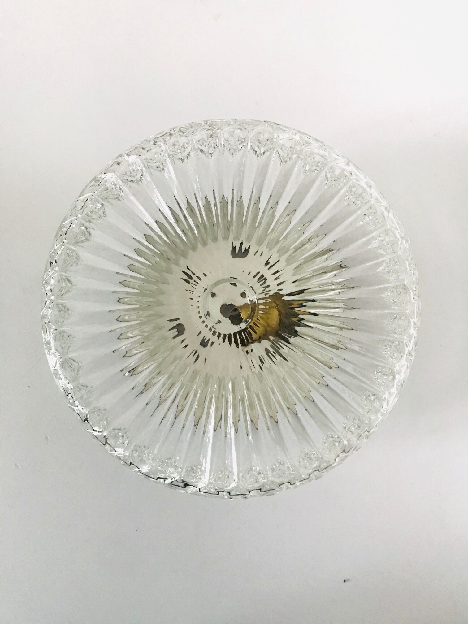 Round chiselled glass ceiling