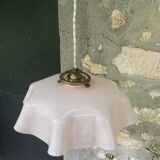 Lustre, suspension en opaline rose et intérieur blanc, complète ancienne