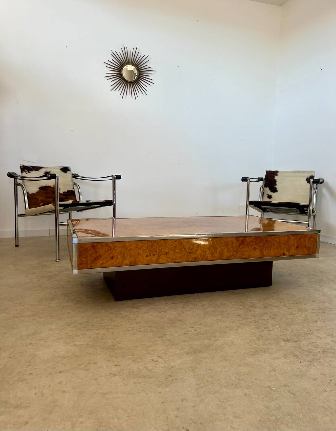 Old Italian design coffee table from the 70s in elm burl and metal / Willy Rizzo