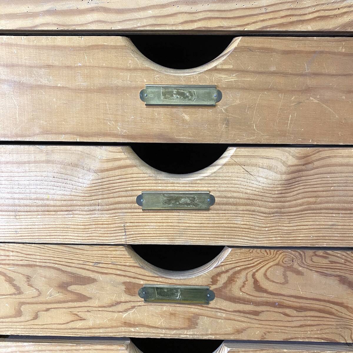 Wooden drawer cabinet