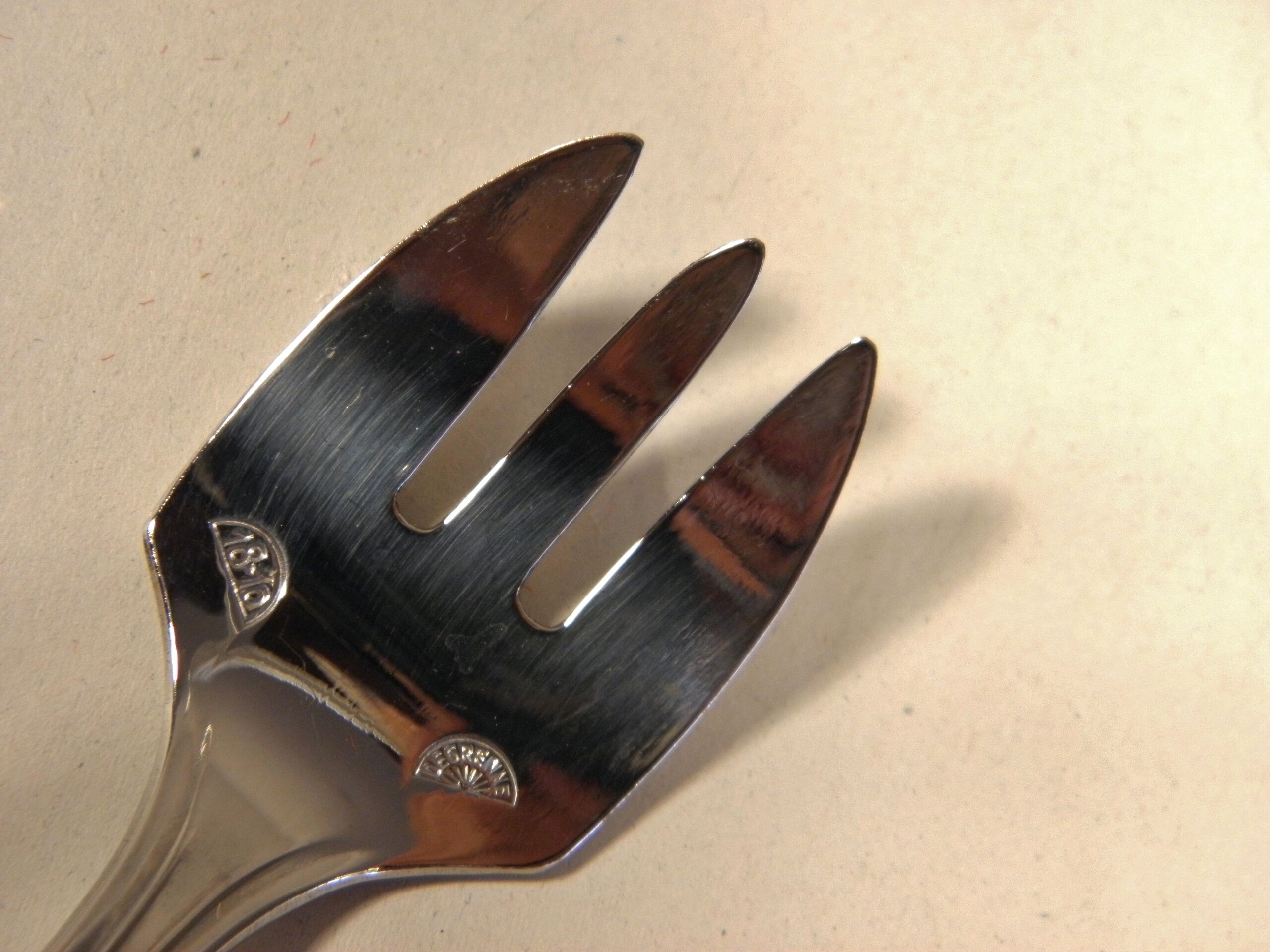 Box of 12 oyster forks