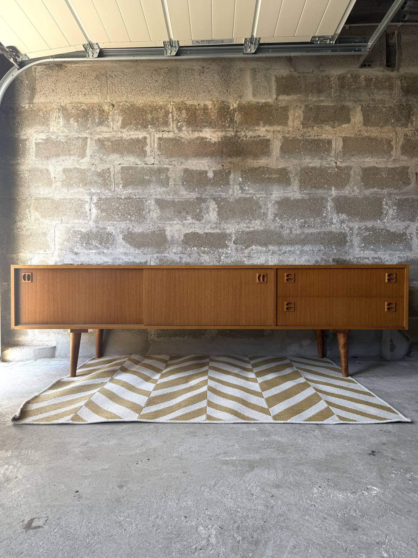 Scandinavian low sideboard in teak, 1970.