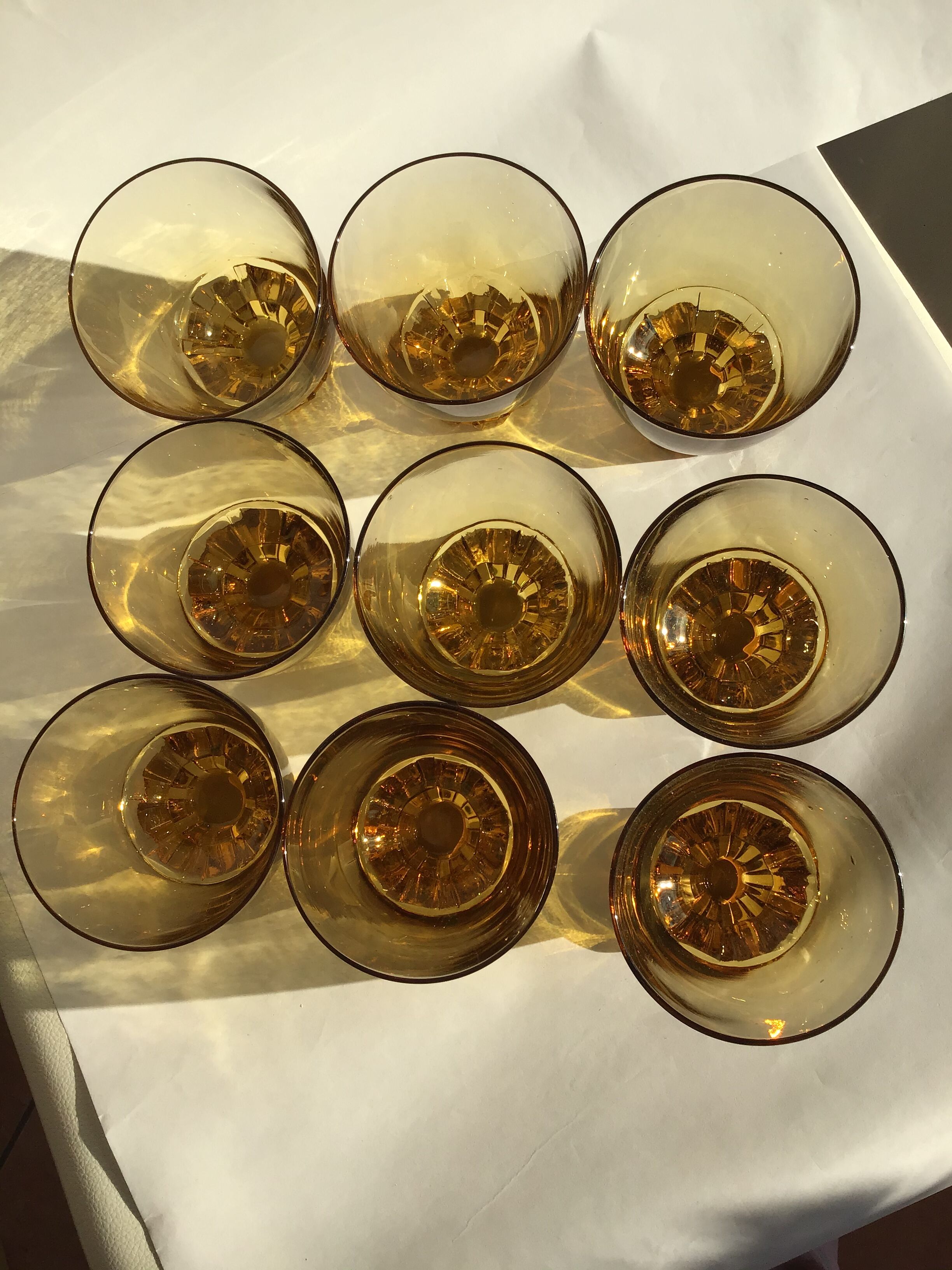 9 glasses amber feet notched wheels