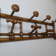 Porte-manteaux mural en bois tourné