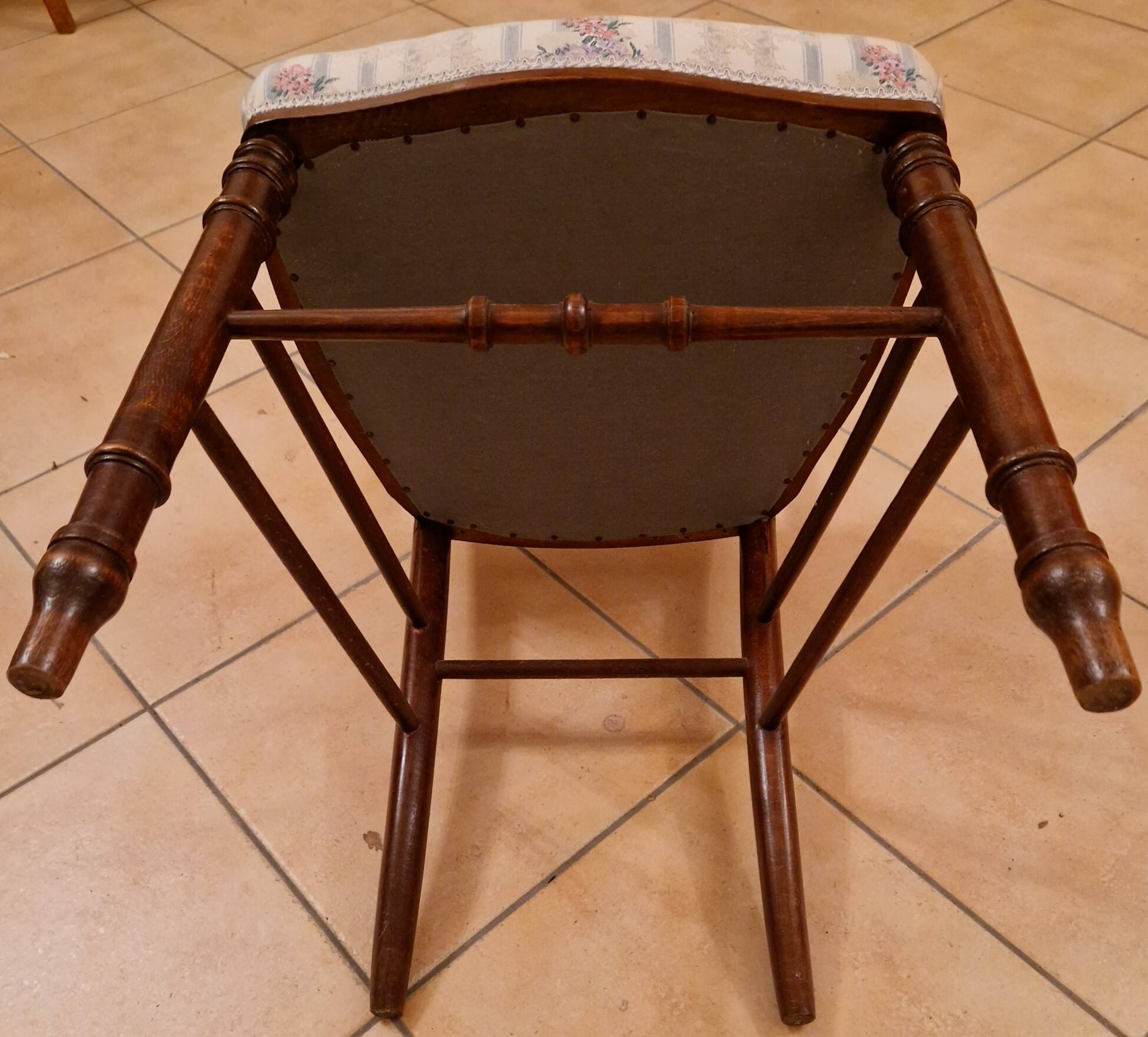 Antique Louis-Philippe chair in solid wood, 19th century, with restored seat.